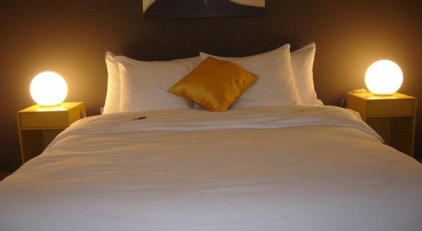Au Boeuf Rouge Hotell Crassier Rum bild