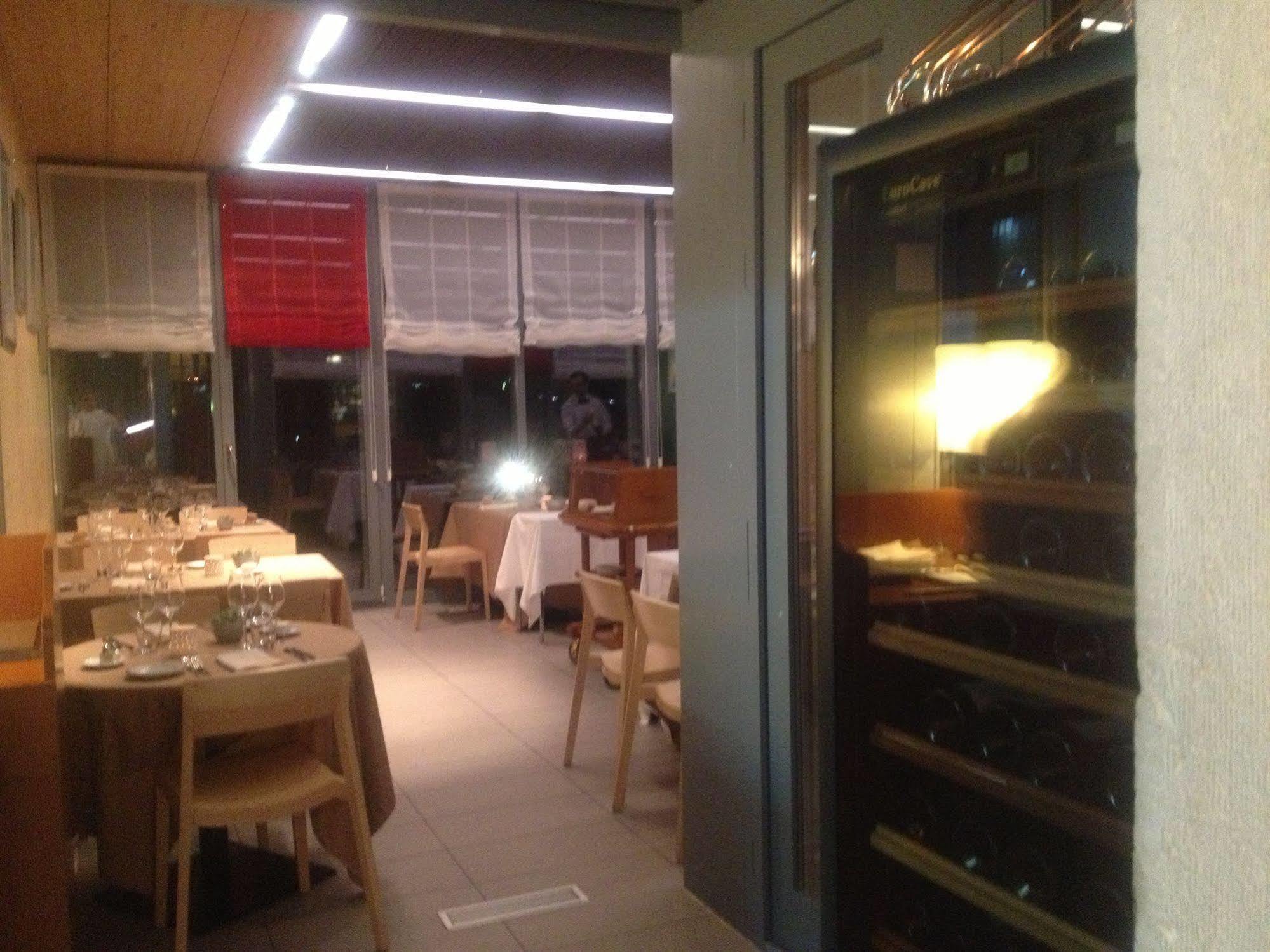 Au Boeuf Rouge Hotell Crassier Exteriör bild